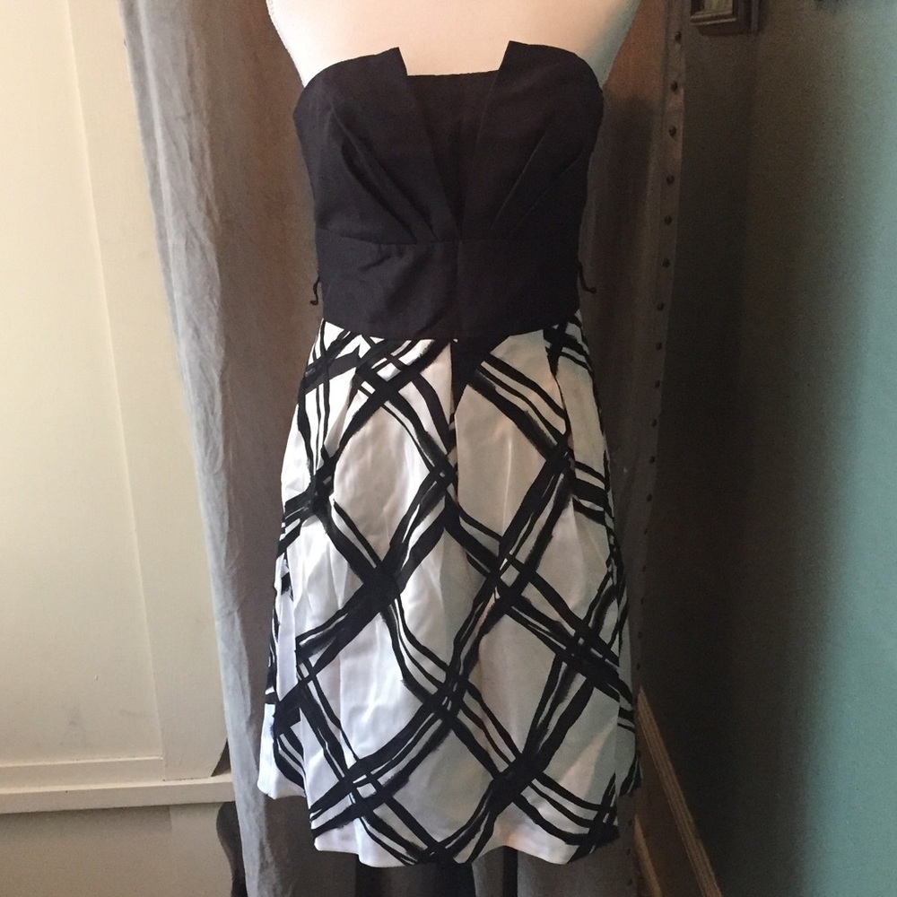 WHBM Black & White Strapless Dress Sz 6